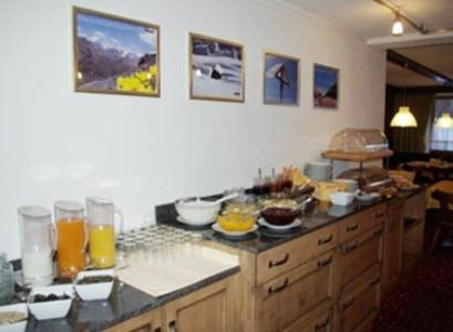 Alpenhof Pension-Garni เนาดาส ภายนอก รูปภาพ