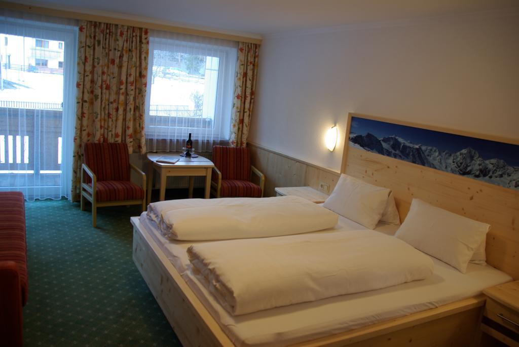 Alpenhof Pension-Garni เนาดาส ภายนอก รูปภาพ