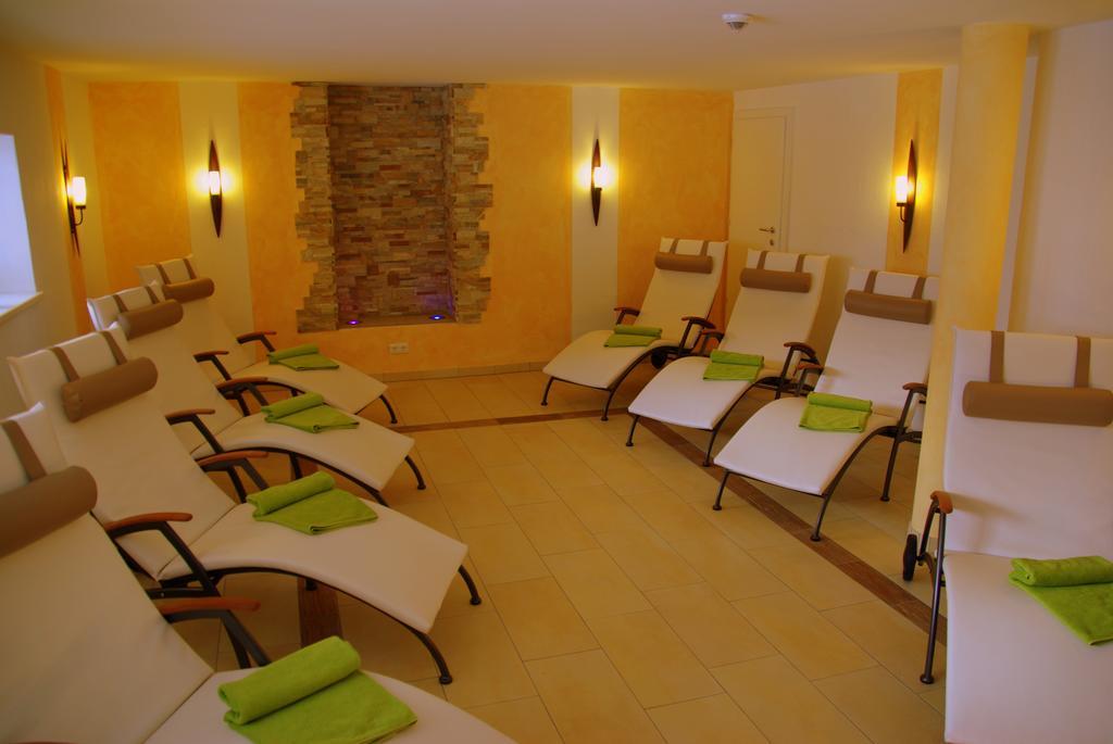 Alpenhof Pension-Garni เนาดาส ภายนอก รูปภาพ