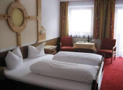 Alpenhof Pension-Garni เนาดาส ภายนอก รูปภาพ