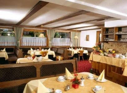 Alpenhof Pension-Garni เนาดาส ภายนอก รูปภาพ