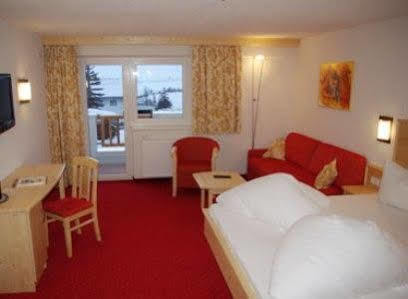 Alpenhof Pension-Garni เนาดาส ภายนอก รูปภาพ